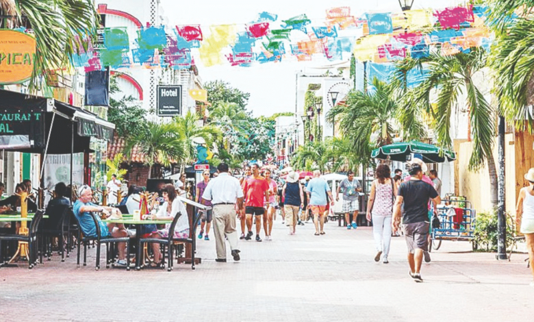 La Quinta Avenida se ha convertido en la calle icónica de Playa del Carmen y del Caribe mexicano gracias a sus atractivos
