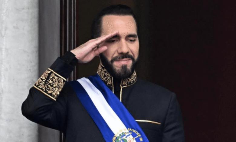 La Asamblea Legislativa, liderada por el partido de Bukele, aprobó reformas que permiten la reelección indefinida y amplían el mandato a seis años.