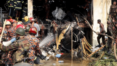 Tragedia en Bangladesh avión militar se estrella contra escuela y deja al menos 19 muertos (Foto por AFP)