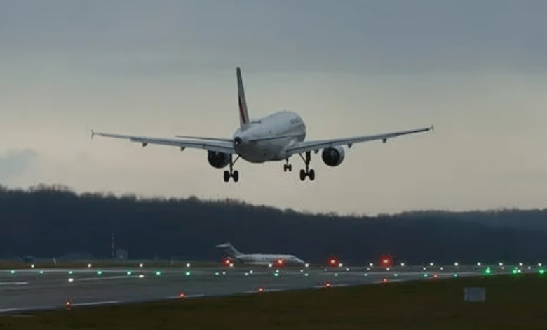 El gobierno de Estados Unidos amenazó este sábado con rechazar solicitudes de vuelo de México, tras denunciar un "incumplimiento del Acuerdo de Transporte Aéreo"