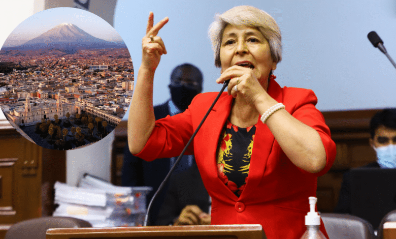 Congresista María Agüero es abucheada durante aniversario de Arequipa, Perú