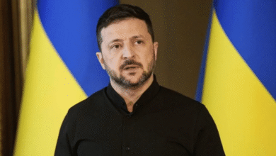 El presidente de Ucrania, Volodimir Zelenski, reiteró que su país no entregará tierras a Rusia y reclamó que Kiev forme parte de las conversaciones para alcanzar una paz.