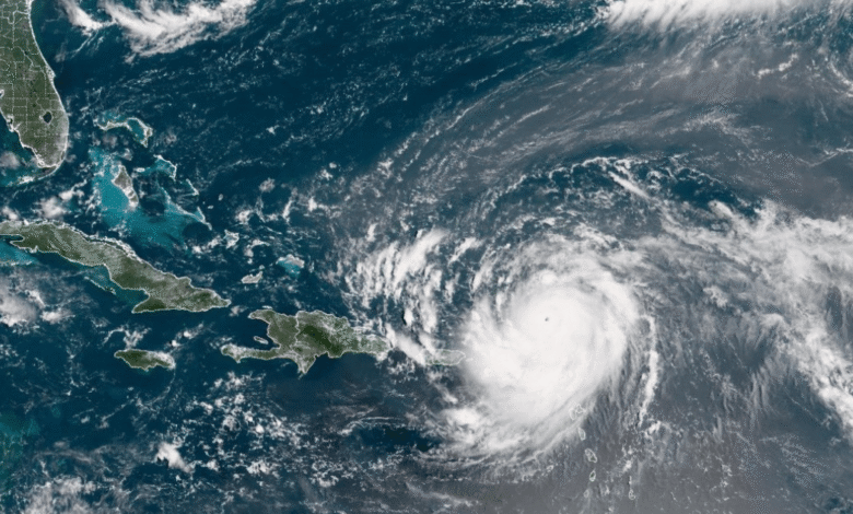 El huracán Erin se intensificó rápidamente hasta convertirse en categoría 5, con vientos sostenidos de 256 km/h.