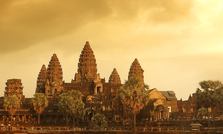 Con una herencia milenaria y una atmósfera de recogimiento, Camboya emerge como un destino único para quienes buscan conexión interior, exploración cultural y paisajes que parecen imbuir su propia historia.