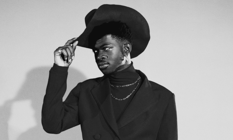 Lil Nas X enfrenta cargos por agresión a policías tras caminar desnudo en Los Ángeles