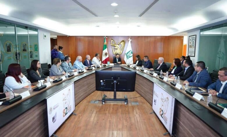 Reunión con Delegaciones Estratégicas para garantizar más cirugías y consultas y menos tiempos de espera 2-30-100