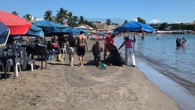Rescatan a mujer a punto de ahogarse en Playa Villa del Mar (Foto de e.consulta.com)