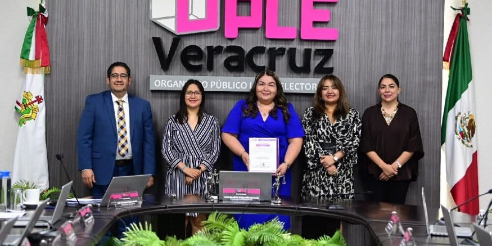 OPLE Veracruz entrega constancia de mayoría de votos a Maribel Rodríguez (Foto de internet)