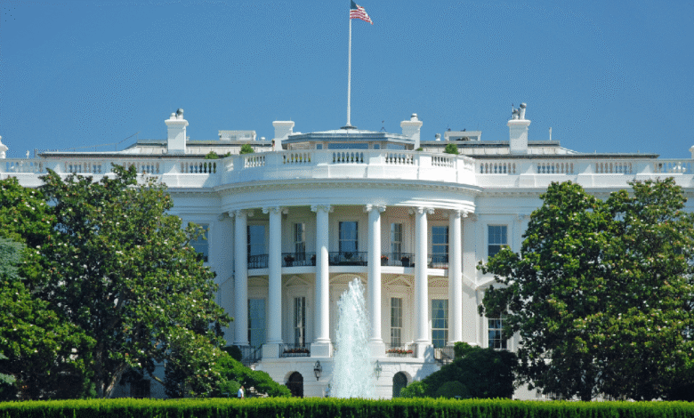 La Oficina de Administración y Presupuesto (OMB) instruyó a las agencias federales a preparar recortes de personal en caso de que el Congreso no apruebe la financiación antes del 30 de septiembre, lo que intensifica la disputa entre la administración Trump y los demócratas.