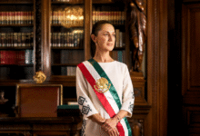 La presidenta Claudia Sheinbaum presentó este 1 de septiembre de 2025 su Primer Informe de Gobierno, un acto histórico al ser la primera mujer en México en rendir cuentas desde Palacio Nacional.