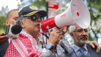 Roger Waters y Petro encabezan marchas en Nueva York; Washington revoca visa al presidente de Colombia (Foto por La Tercera)