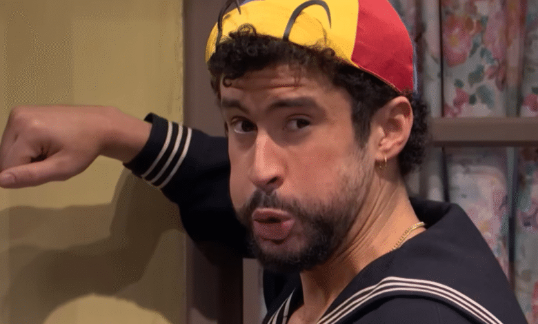 Bad Bunny causa sensación al interpretar a “Quico” en Saturday Night Live