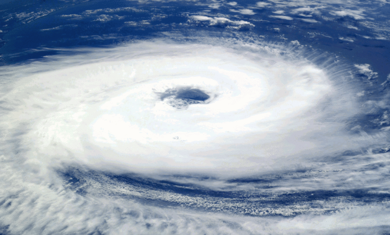 Huracán Priscilla se fortalece a categoría 2 y se aproxima a Cabo San Lucas