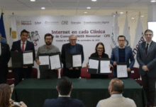 La CFE, a través de la infraestructura de telecomunicaciones, tiene el objetivo de conectar 3,180 clínicas del IMSS Bienestar, en 1,179 municipios de 24 entidades federativas.