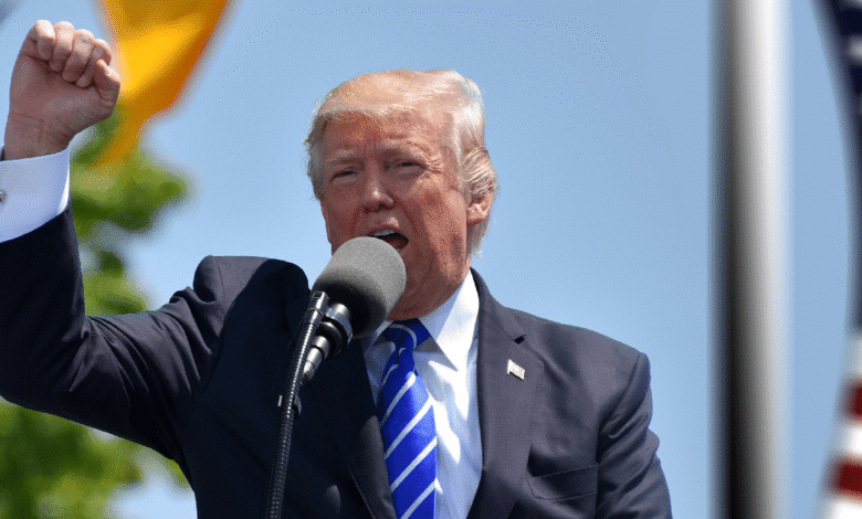 El presidente de Estados Unidos informó que las Fuerzas Armadas comenzarán muy pronto a detener a narcotraficantes venezolanos por tierra, ampliando su ofensiva contra el tráfico de drogas más allá del Caribe.