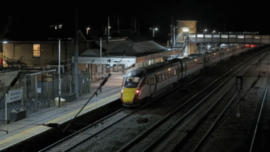 Varias personas resultaron apuñaladas en un tren de pasajeros que cubría la ruta Doncaster-London King’s Cross, obligando a una parada de emergencia en la estación de Huntingdon, Cambridgeshire.