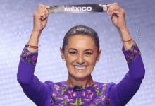 Claudia Sheinbaum luce bordado istmeño en sorteo del Mundial 2026 y destaca el arte textil de Oaxaca