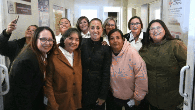 Presidenta Claudia Sheinbaum firma restitución de tierras, inaugura Centro Libre para Mujeres y conversa con jóvenes en gira por Chihuahua