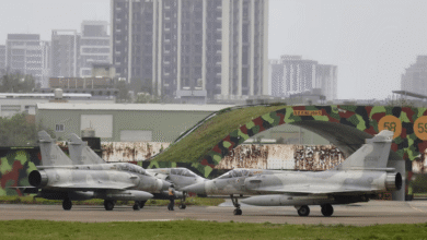 El gobierno de China informó la imposición de sanciones contra 20 empresas estadounidenses del sector Defensa y contra diez de sus altos ejecutivos, a quienes acusa de participar en el suministro de armamento a Taiwán.