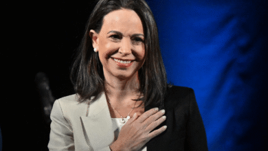 La salida de María Corina Machado de Venezuela rumbo a Oslo expuso la dimensión del cerco político que enfrenta la oposición y el nivel de riesgo que implica desafiar al poder de Nicolás Maduro.