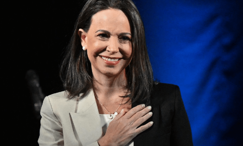 La salida de María Corina Machado de Venezuela rumbo a Oslo expuso la dimensión del cerco político que enfrenta la oposición y el nivel de riesgo que implica desafiar al poder de Nicolás Maduro.