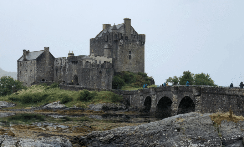 Escocia se consolida como uno de los destinos turísticos más atractivos de Europa gracias a la combinación de paisajes naturales imponentes, ciudades históricas, castillos medievales y una identidad cultural profundamente arraigada.
