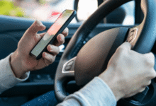 Multa por usar el celular mientras manejas en 2026 monto y sanciones