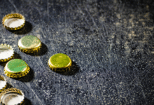 Heineken anunció un plan de reducción de entre 5.000 y 6.000 puestos de trabajo en los próximos dos años como parte de una reestructuración global orientada a fortalecer su rentabilidad, pese a reportar crecimiento en beneficios durante 2025.