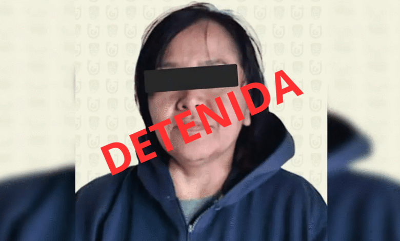 Autoridades capitalinas informaron la captura de una mujer señalada por el homicidio de un motociclista en Iztapalapa, ocurrido el 3 de enero de 2026. La detenida fue localizada en Oaxaca tras permanecer escondida y ya enfrenta proceso por homicidio calificado.