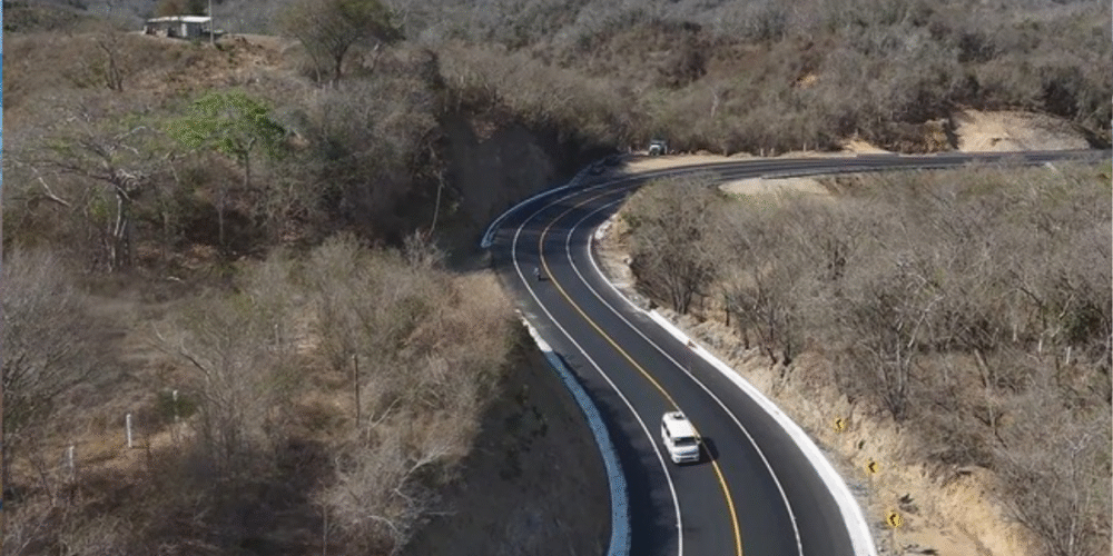Se moderniza carretera Salina Cruz -Zihuatanejo en beneficio de 1.9 m de habitantes (Foto de SICT)