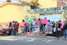 padres de familia toman escuela en el puerto de veracruz para exigir maestro