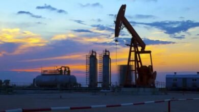 Precios del petróleo suben y rozan los 120 dólares por barril