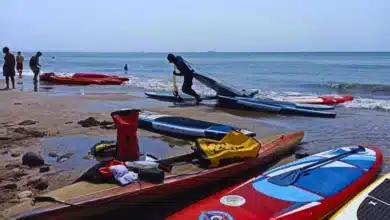 boca del río auxilia a 90 kayakistas a la deriva en la playa