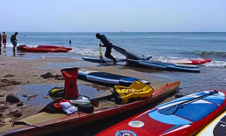 boca del río auxilia a 90 kayakistas a la deriva en la playa