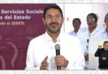 martí batres entrega 31 camas nuevas al issste de veracruz