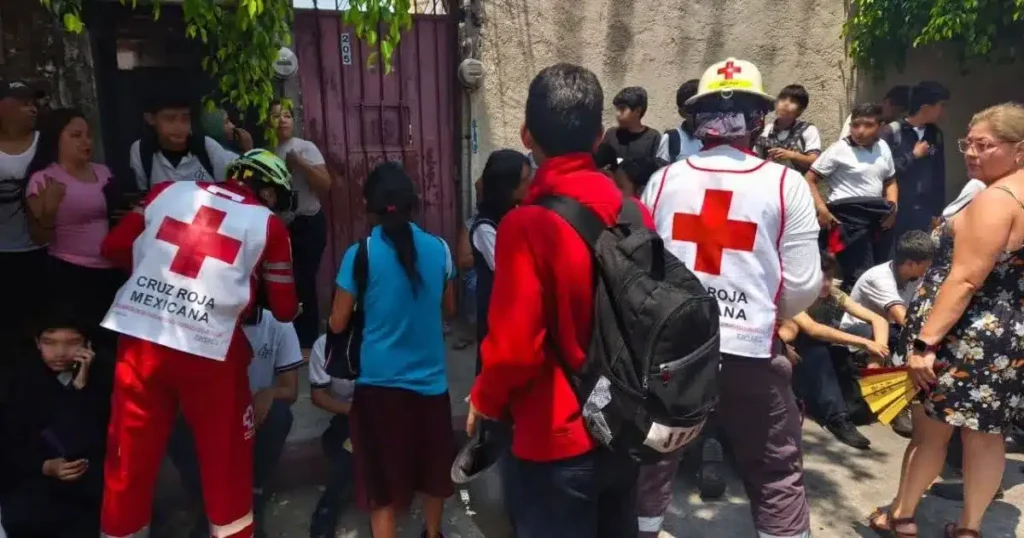 cuautla morelos abejas atacan a 100 personas en telesecundaria (1)