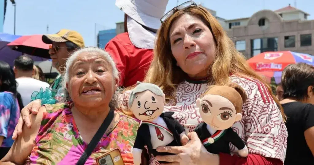 sheinbaum celebra dos años de triunfo ante 130 mil simpatizantes en el monumento a la revolución(2)