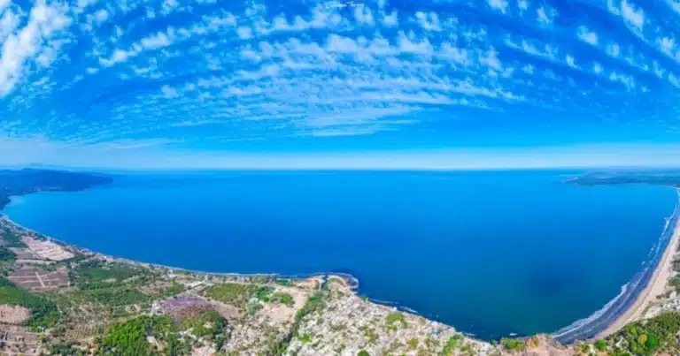 bahía de matanchén, el paraíso costero de nayarit que combina naturaleza, historia y aventura
