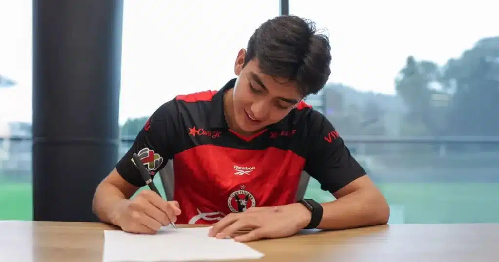 gilberto mora renueva contrato con xolos, usará el 10 (1)