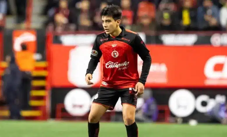 Gilberto Mora renueva contrato con Xolos, usará el 10