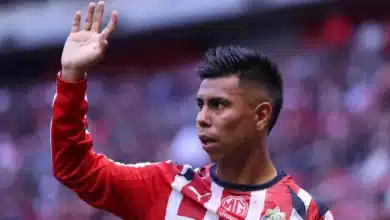 Efraín Álvarez pasa por cirugía en el inicio de pretemporada de Chivas