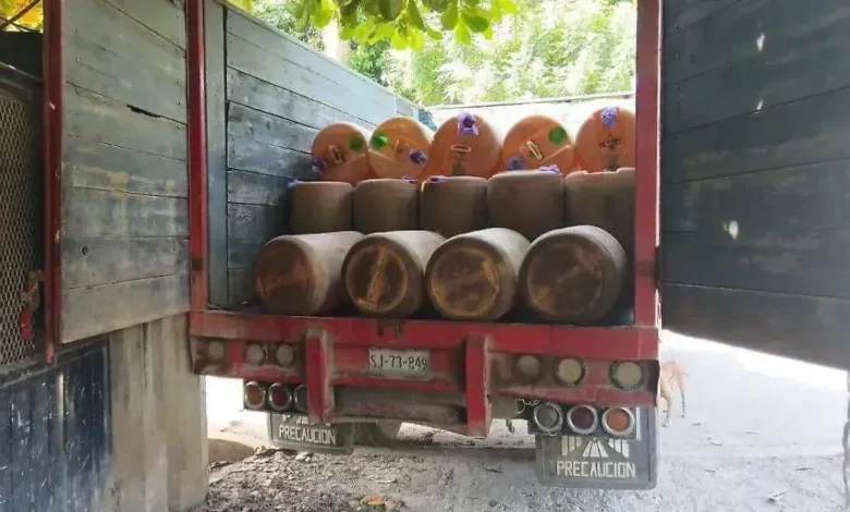 aseguran 33 mil litros de huachicol en río blanco