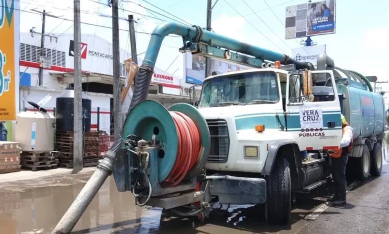 ayuntamiento de veracruz realiza trabajos para reducir acumulación de agua en la carretera veracruz xalapa