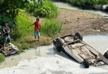 milagro en veracruz conductor sobrevive tras caer con su camioneta a canal de aguas negras en lomas de río medio 4