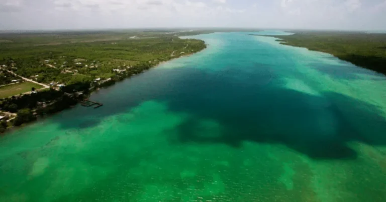 Laguna Guerrero, el tesoro escondido del Caribe mexicano que conquista con naturaleza e historia