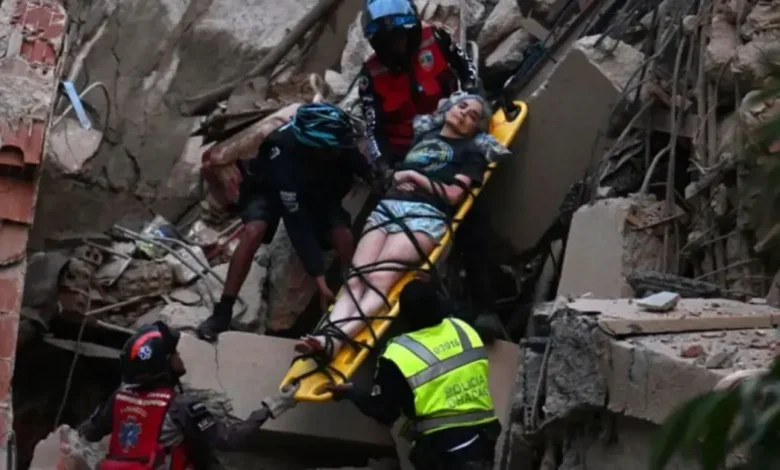 a un mes del terremoto en venezuela, familias siguen buscando a sus desaparecidos entre los escombros