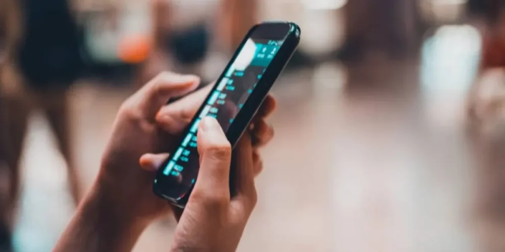 Maestros de Veracruz podrían quedarse sin celular en salones de clases