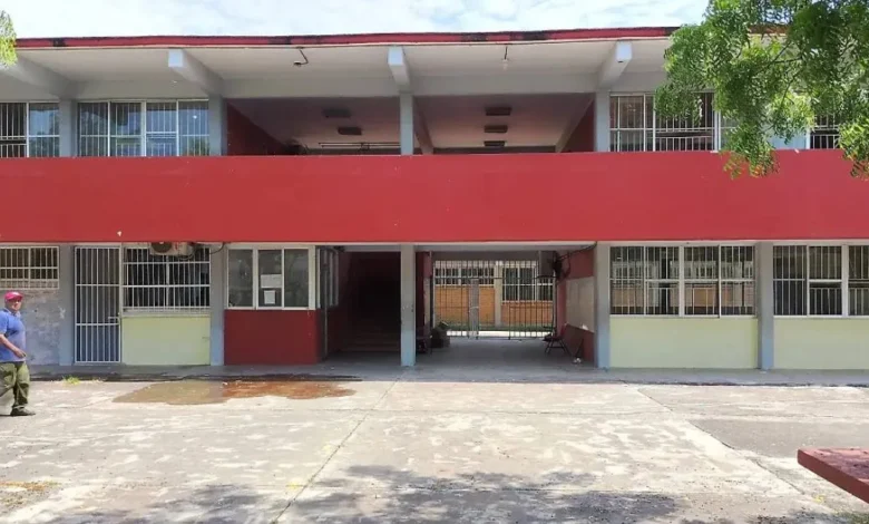 Padres exigen mayor vigilancia en secundaria de Veracruz tras frecuencia de robos