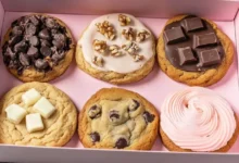 cómo hacer galletas estilo crumbl cookies en casa receta fácil con interior suave y exterior crujiente