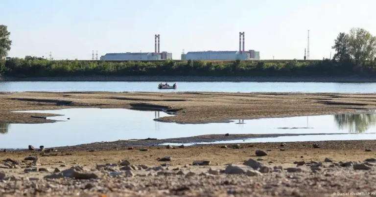 hungría reduce al mínimo su única central nuclear por el bajo nivel del danubio